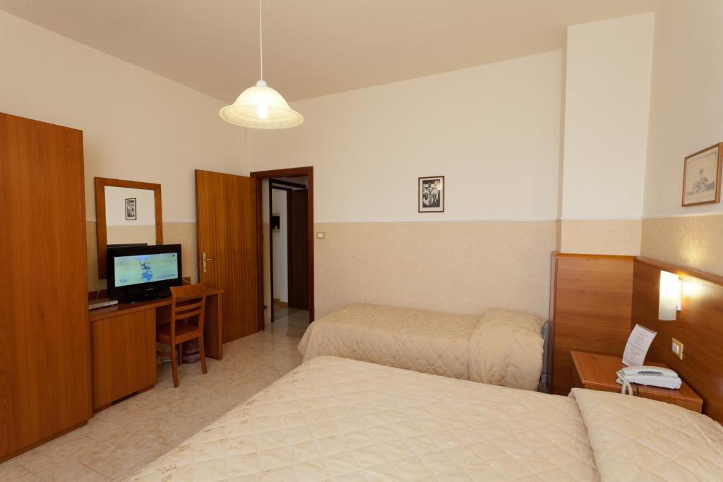 Parking Hotel Giardino Livorno Rum bild